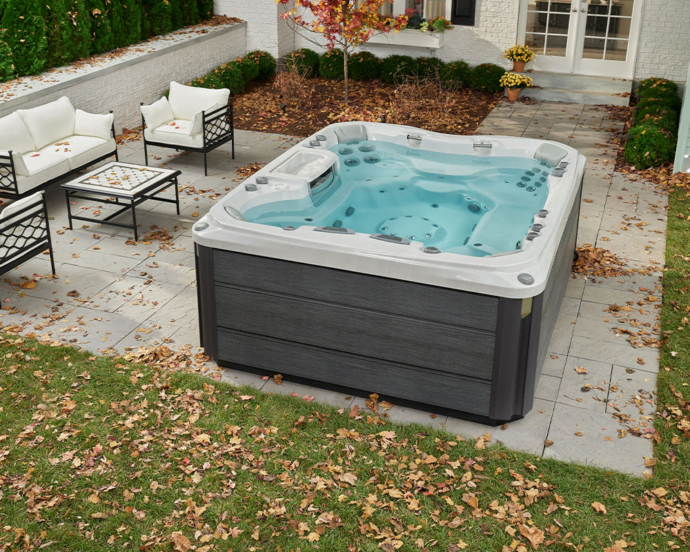 Sundance Spas 880 Series Lifestyle Image