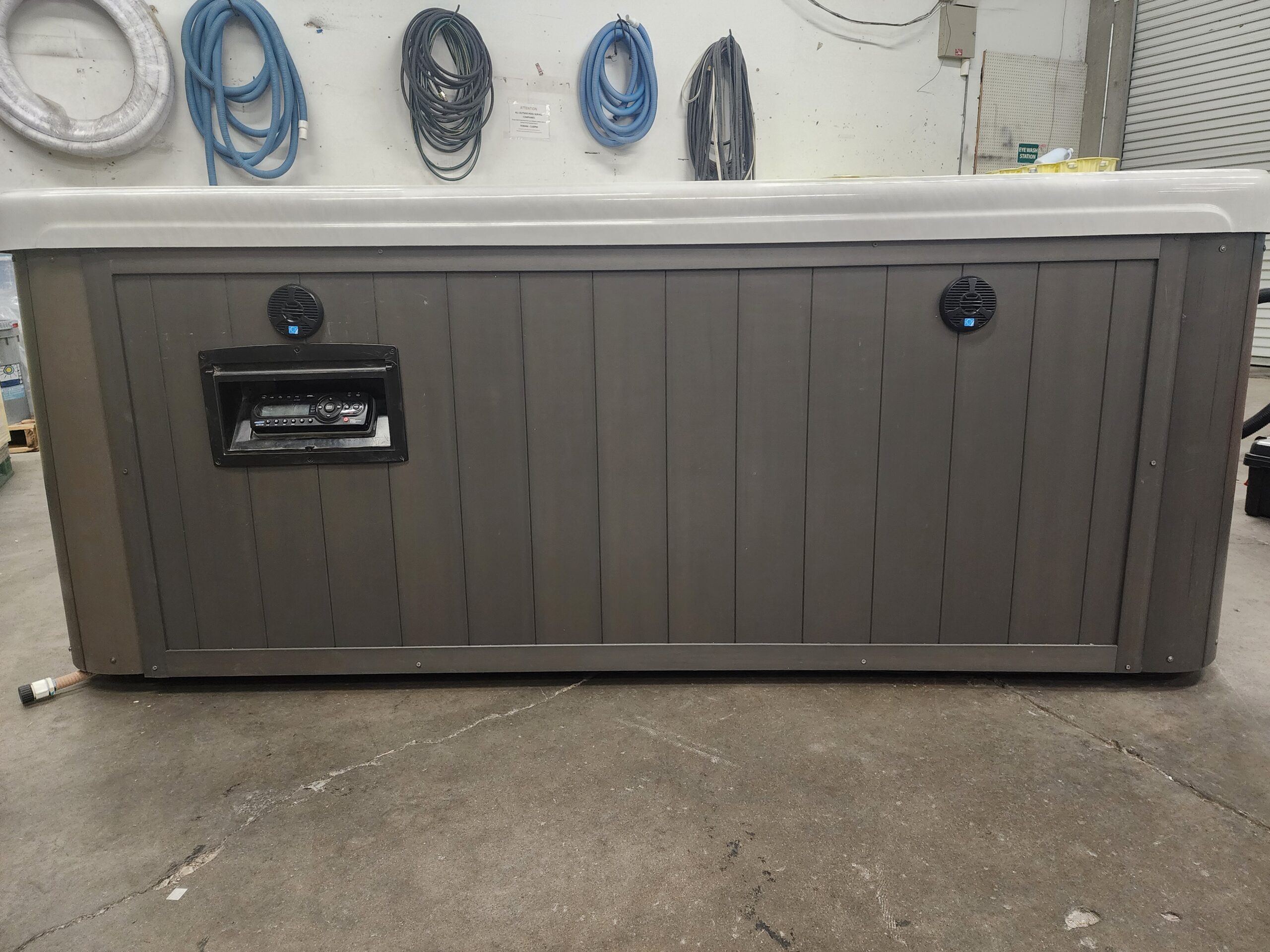 2010 Artesian Elite 86L With Stereo