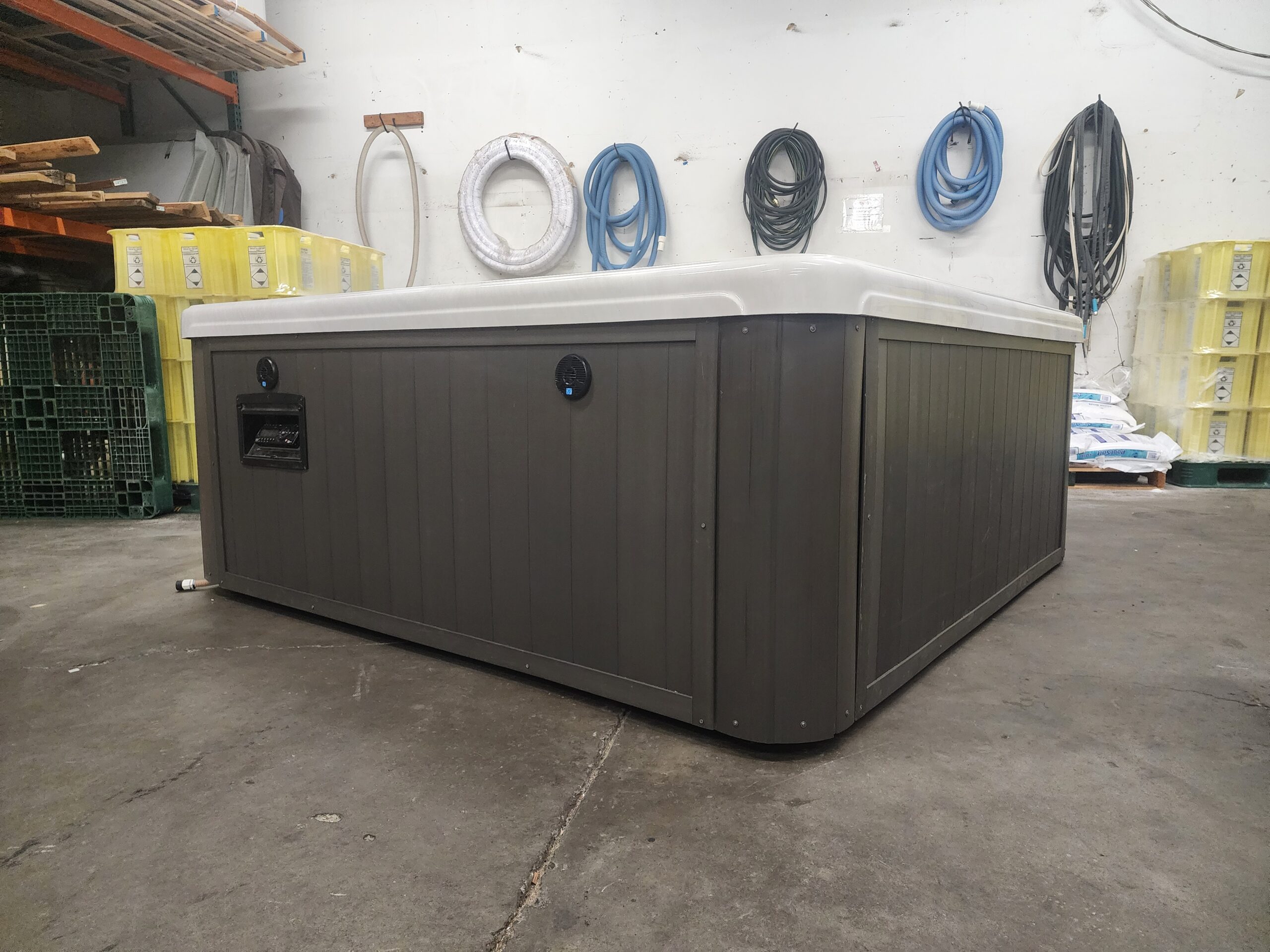2010 Artesian Elite 86L With Stereo
